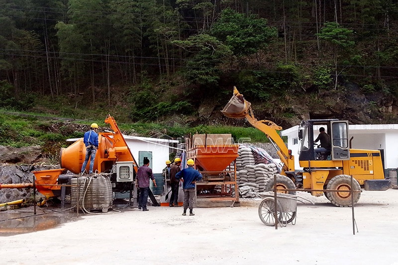 La hormigonera con bomba DHBT15 funciona en Myanmar