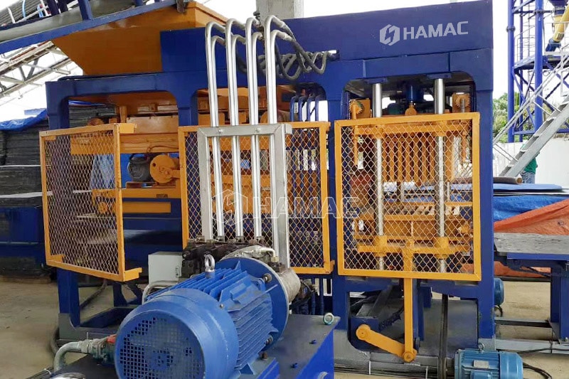 The hydraulic block making machine is being tested