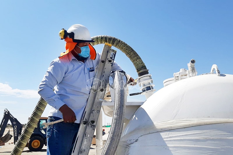 Connect the pneumatic device with the cement silo