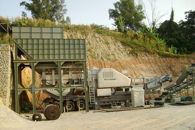 Estación de trituración móvil sobre ruedas