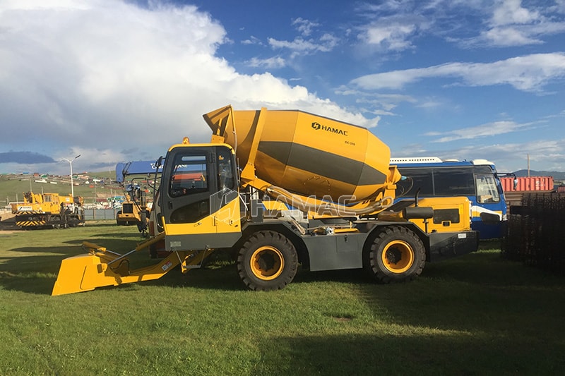 4.0m3 Self-loading Concrete Mixer works for hire in Mongolia