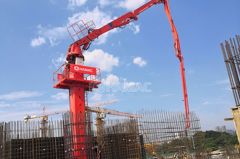 Self-climbing concrete placing boom 