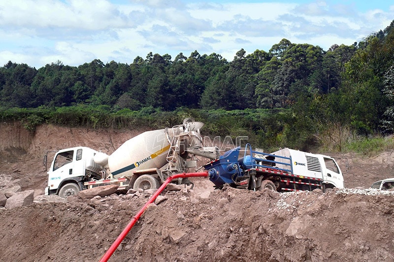 Características de la bomba línea de concreto montada en camión Hamac: