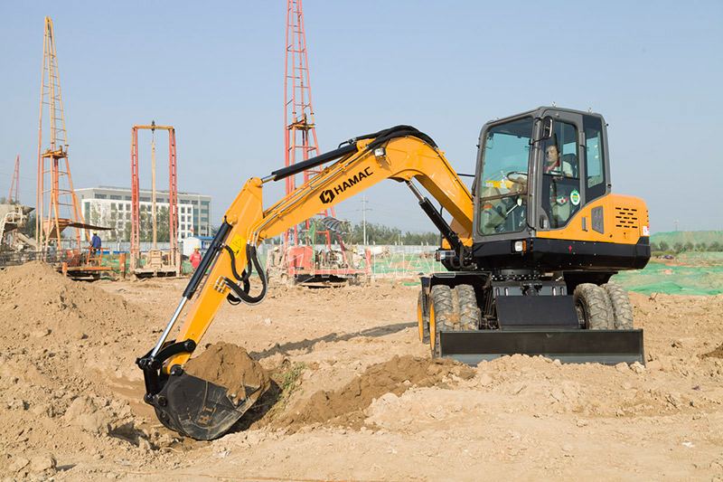 ¿Se puede utilizar el cucharón de movimiento de tierras de la excavadora de forma fija?