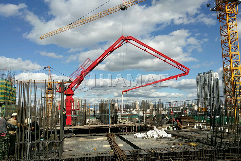 32 m self-climbing concrete placing boom